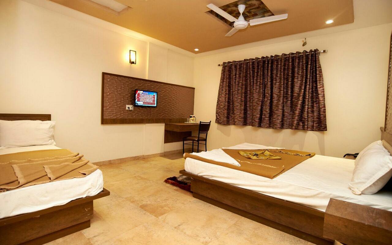 Hotel Sai Suraj Park شيردي المظهر الخارجي الصورة