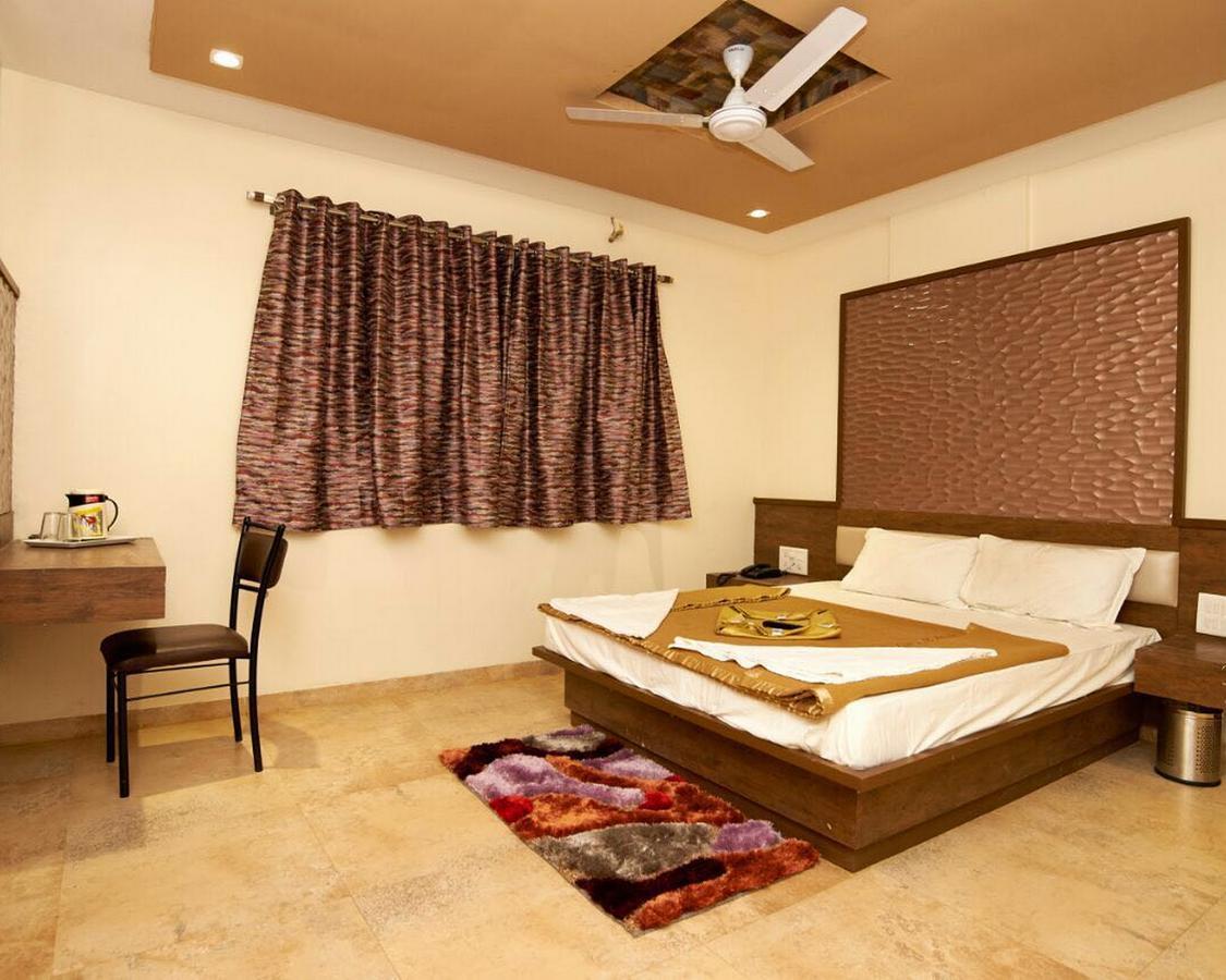 Hotel Sai Suraj Park شيردي المظهر الخارجي الصورة