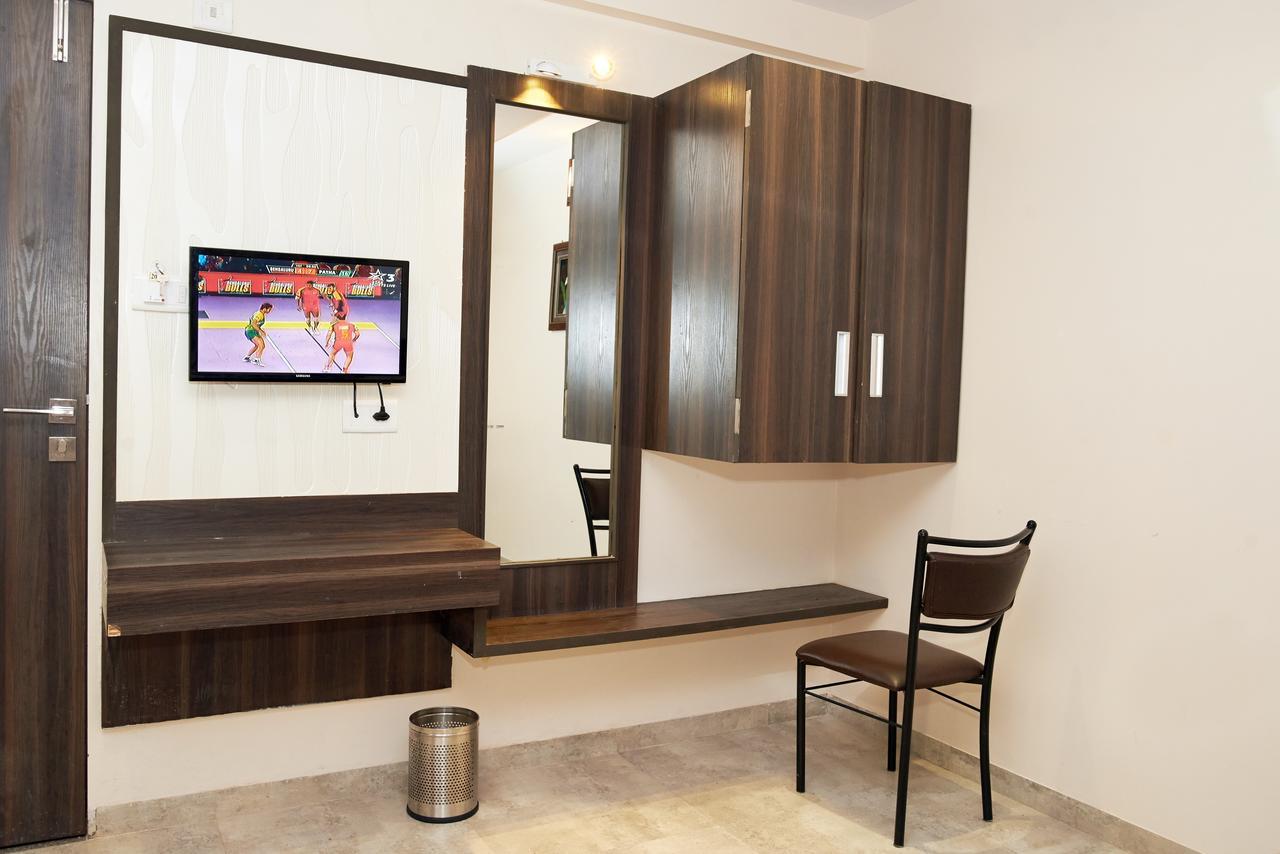 Hotel Sai Suraj Park شيردي المظهر الخارجي الصورة