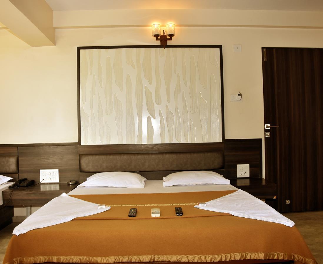 Hotel Sai Suraj Park شيردي المظهر الخارجي الصورة
