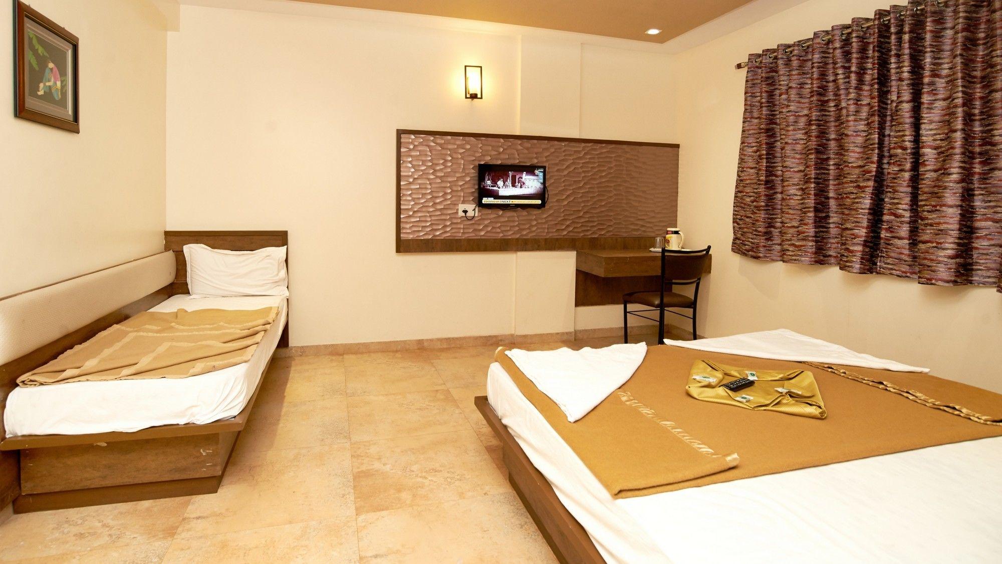 Hotel Sai Suraj Park شيردي المظهر الخارجي الصورة